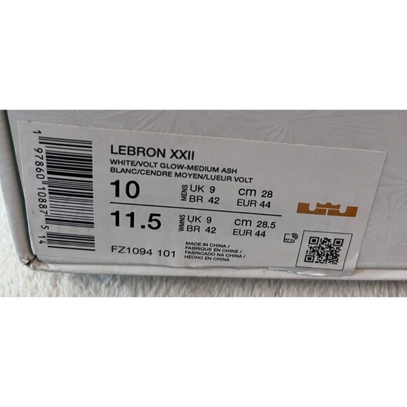 Nike NEW Size 10 Lebron XXII White Volt Glow Basketball Shoes FZ1094-101 Men\'s